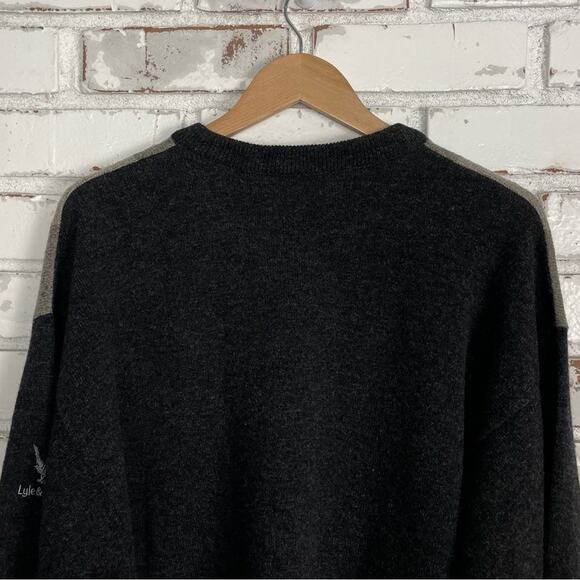 Vintage Lyle & Scott Men Lambs Wool Plaid Charcoal Grey Black Crew Neck Sweater - Picture 8 of 9